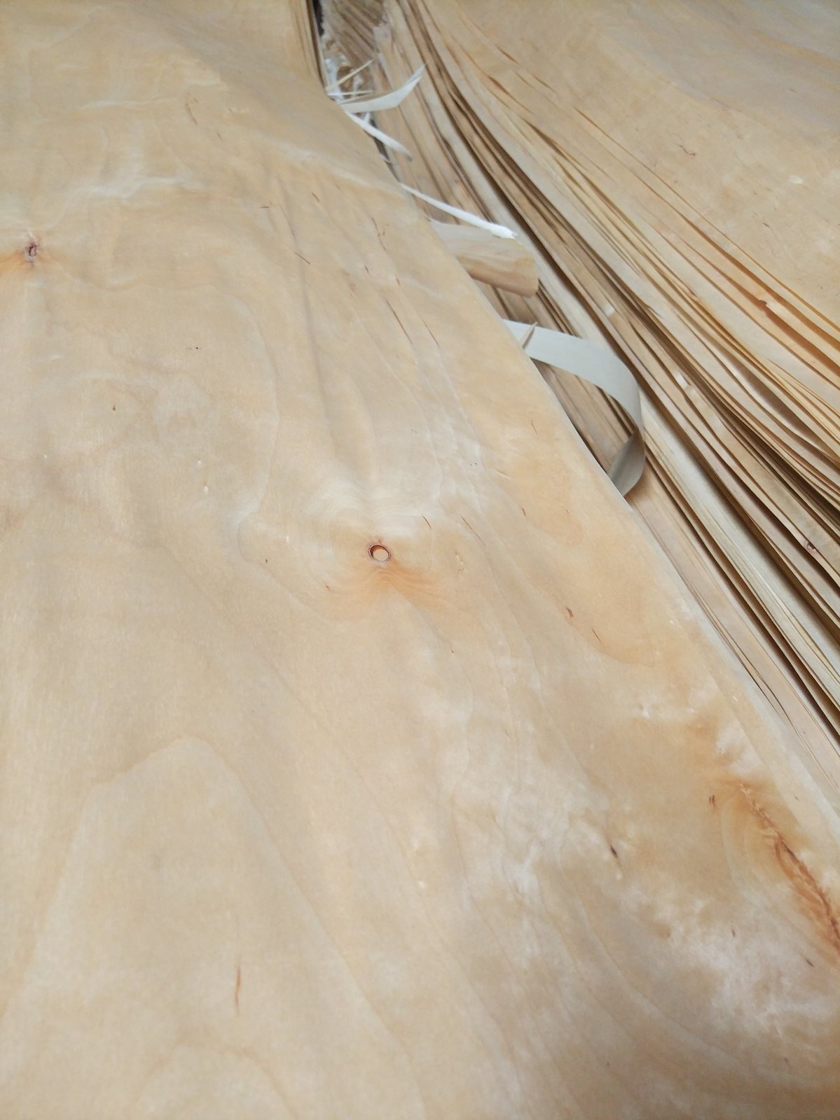 E grade birch veneer surface reference