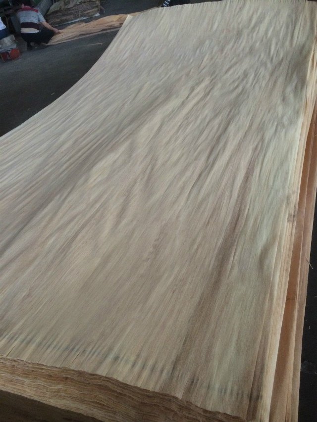 Mersawa veneer bundle showing natural sheet variation